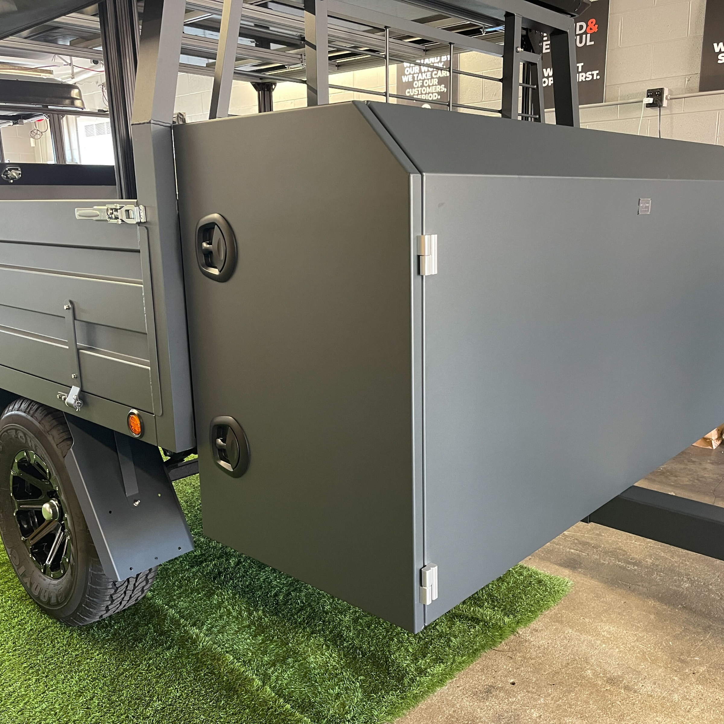 Mid-Size Tongue Box Camp Kitchen (Right Side)